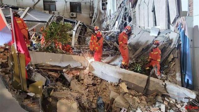 苏州饭店坍塌 旅客事故前1小时退房捡回一命