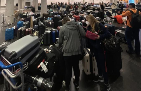 混乱升级旅客怒了 加拿大各大机场变地狱之旅