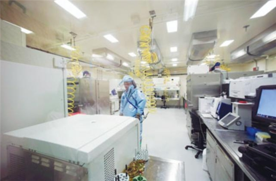 华裔科学家遭机密实验室解雇 议员批卫生官员无能